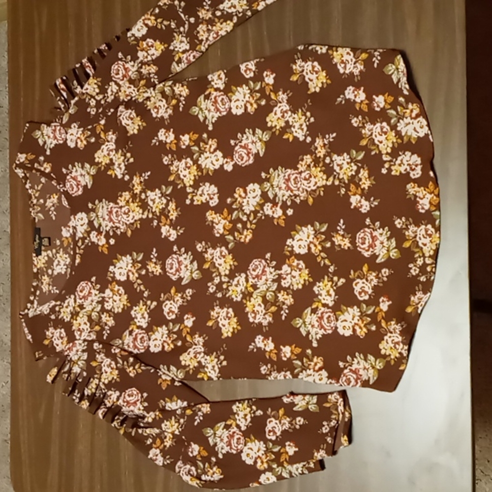 Cupio Flower Patterned Cut Out Sleeves Size M.
